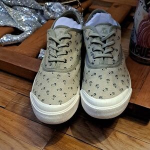 Tommy Bahamas Coconut Point Canvas Sneakers. Men's Size 9.